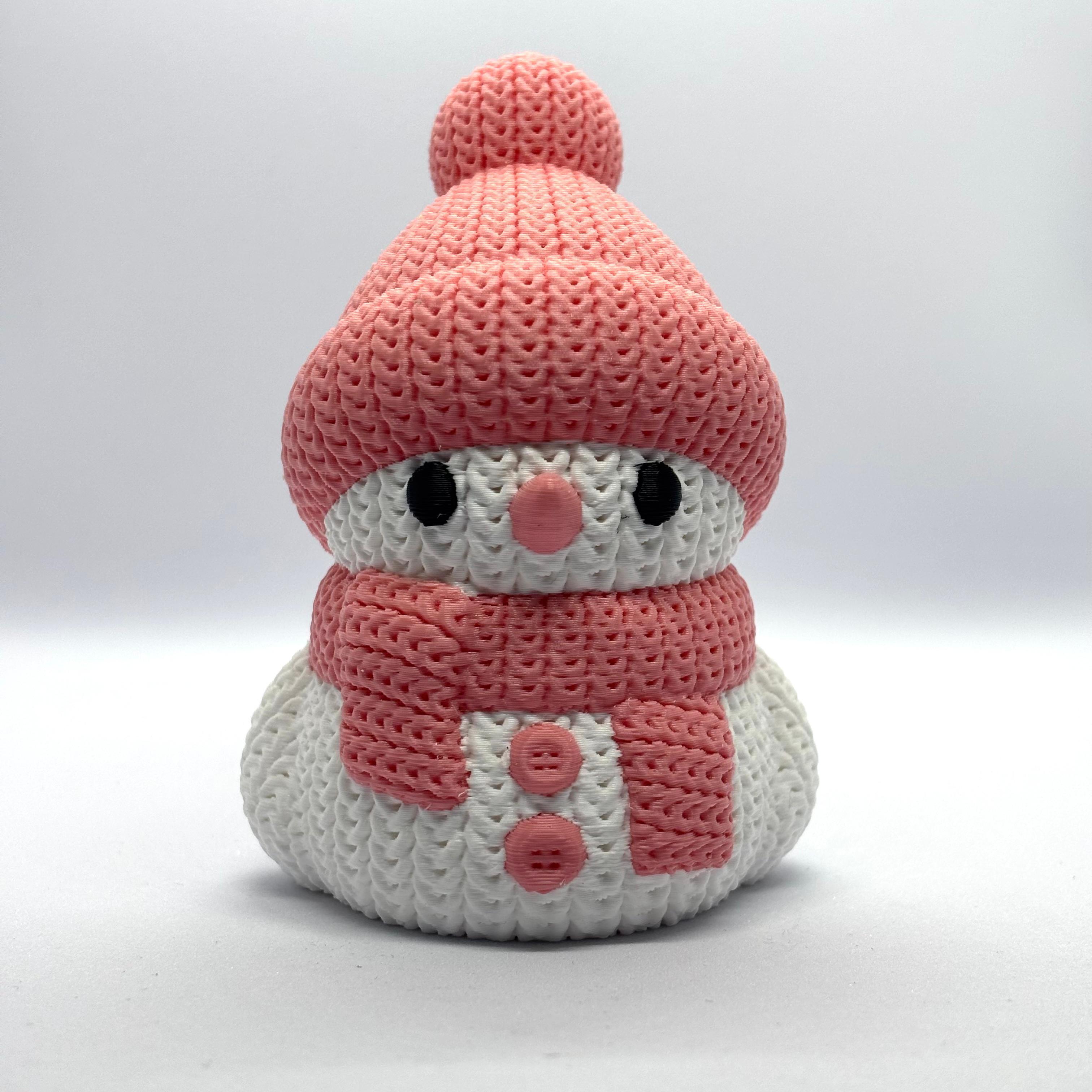 Милый вязаный снеговик чиби